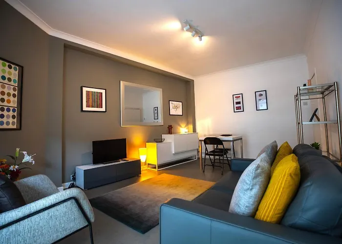 Central Location, Perfect For Attractions & West End