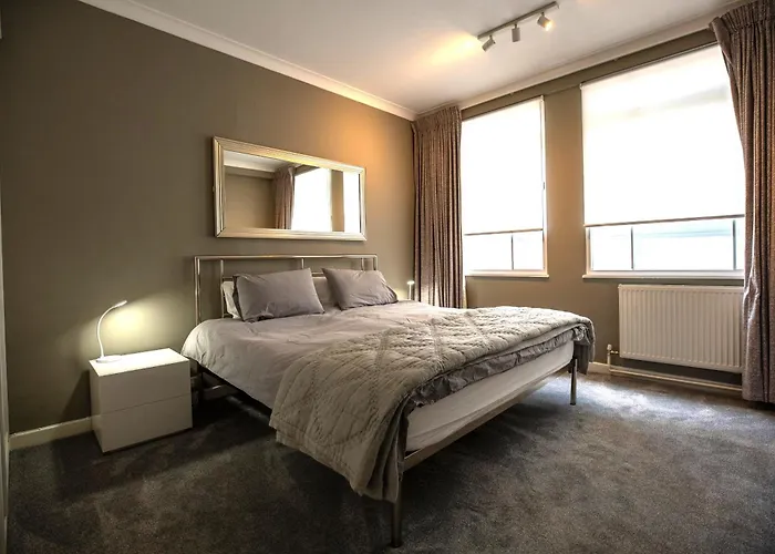 Central Location, Perfect For Attractions & West End